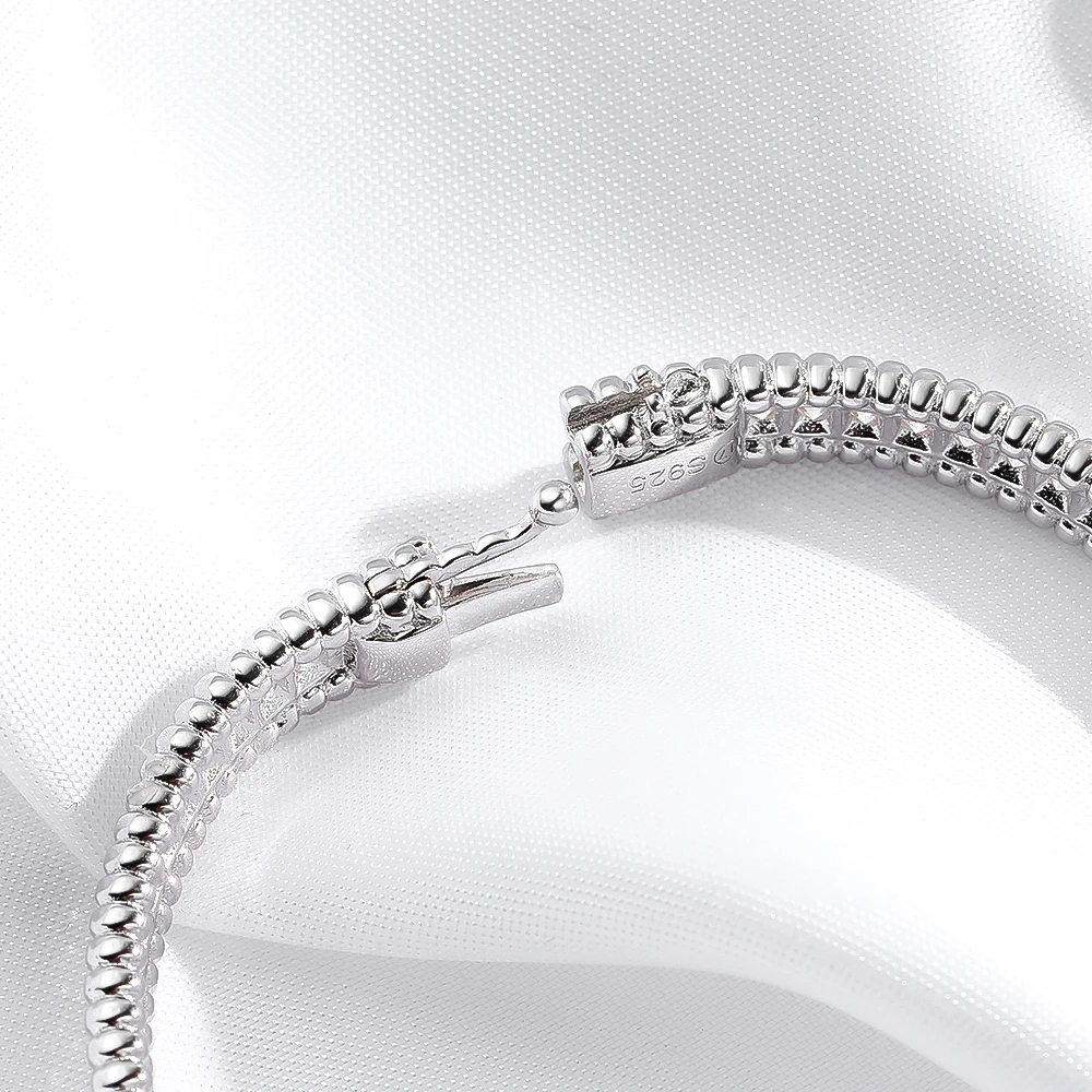 Éclat Signature Moissanite Bracelet
