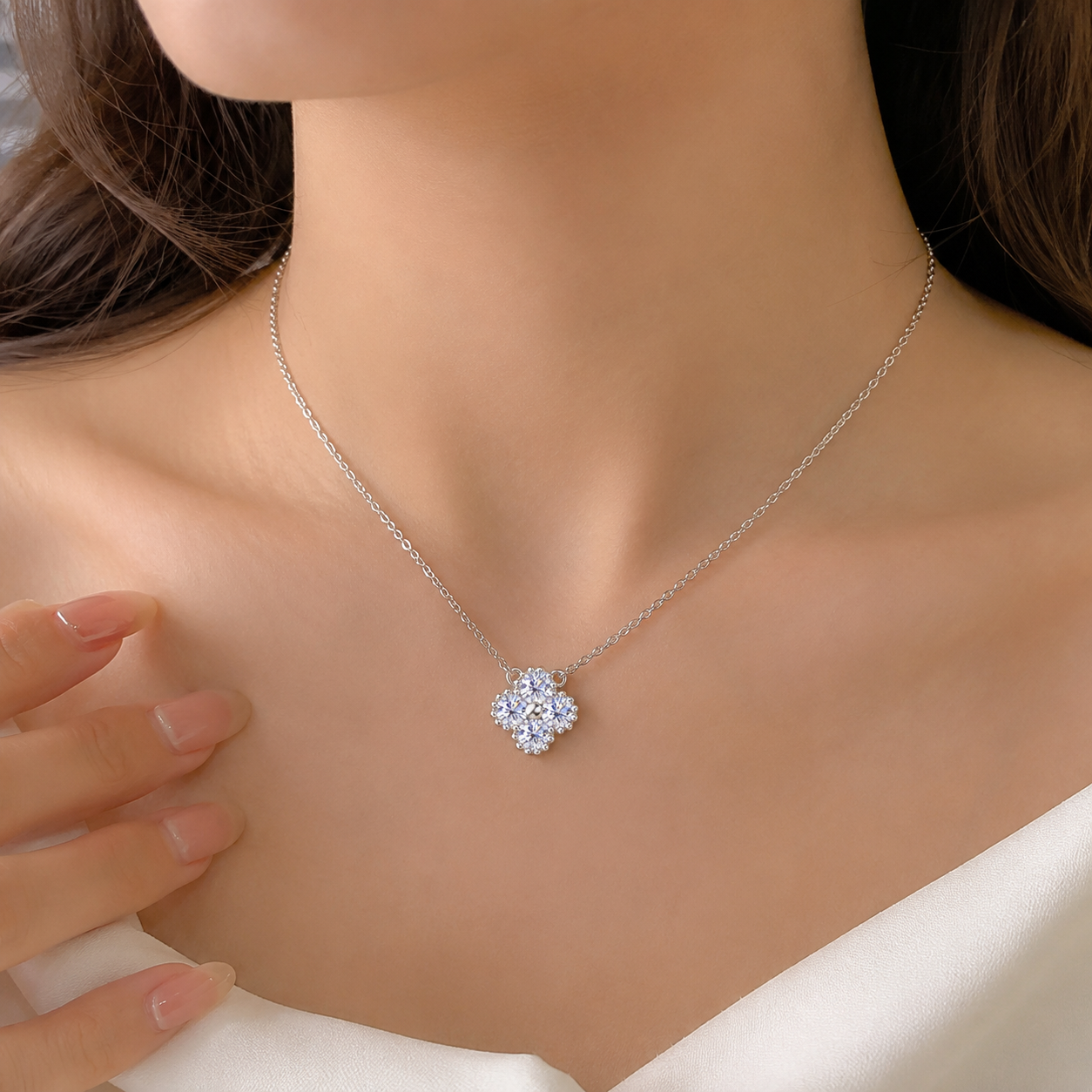 Aurora Clover Moissanite Necklace