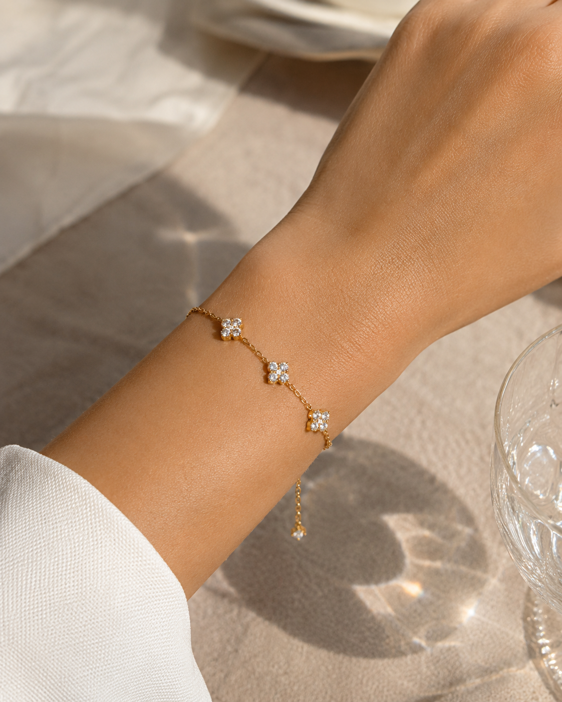Aurora Clover Round-Edge Moissanite Bracelet