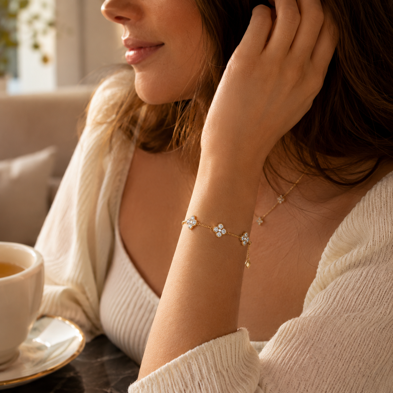 Aurora Clover Round-Edge Moissanite Bracelet