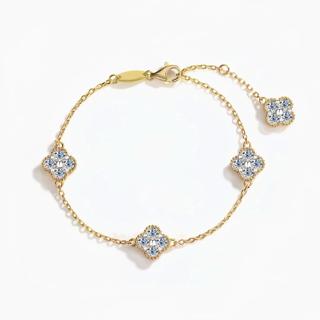 Aurora Clover Round-Edge  Moissanite Bracelet