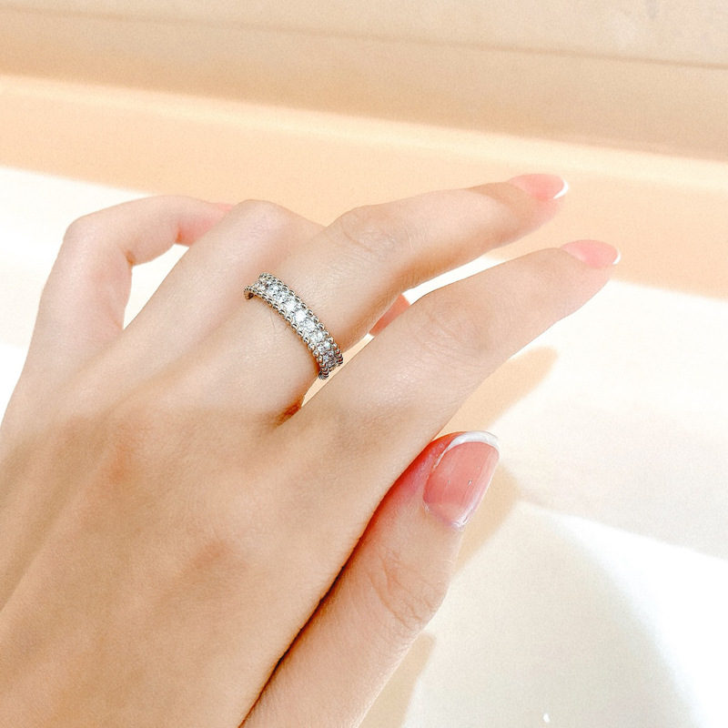 E╠üclat Signature Moissanite Ring