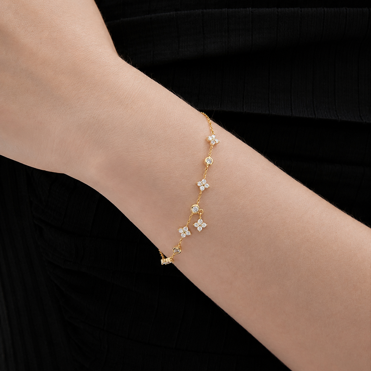 Aurora Clover Moissanite Bracelet