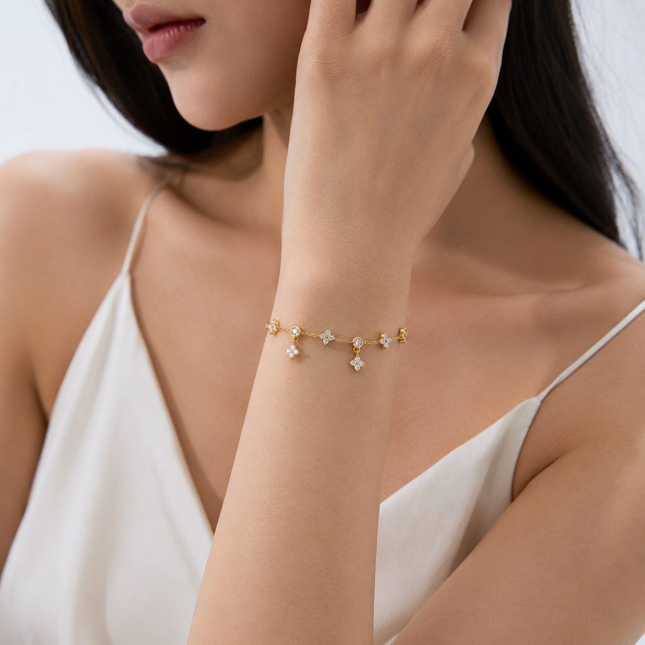 Aurora Clover Moissanite Bracelet