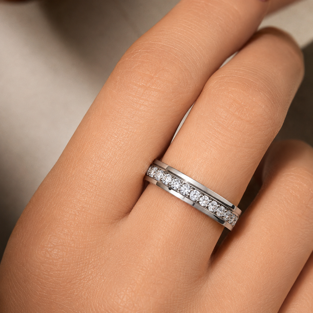 E╠ülan Moissanite Spinner Ring